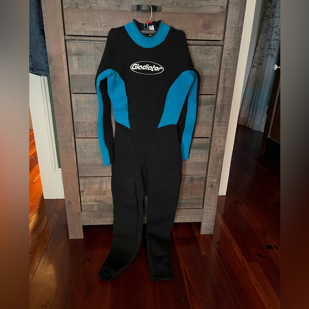 Gladiator full body wetsuit, sz 12, unisex wetsuit, full wetsuit